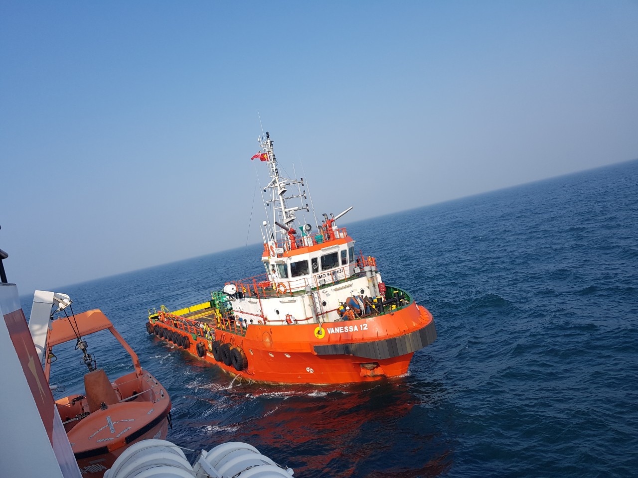 Tàu Vanessa 12 đã phối hợp với tàu biên phòng BP 030802 cứu được 6 thuyền viên tàu Phương Nam bị chìm lúc 6h45' ngày 09/5/2019