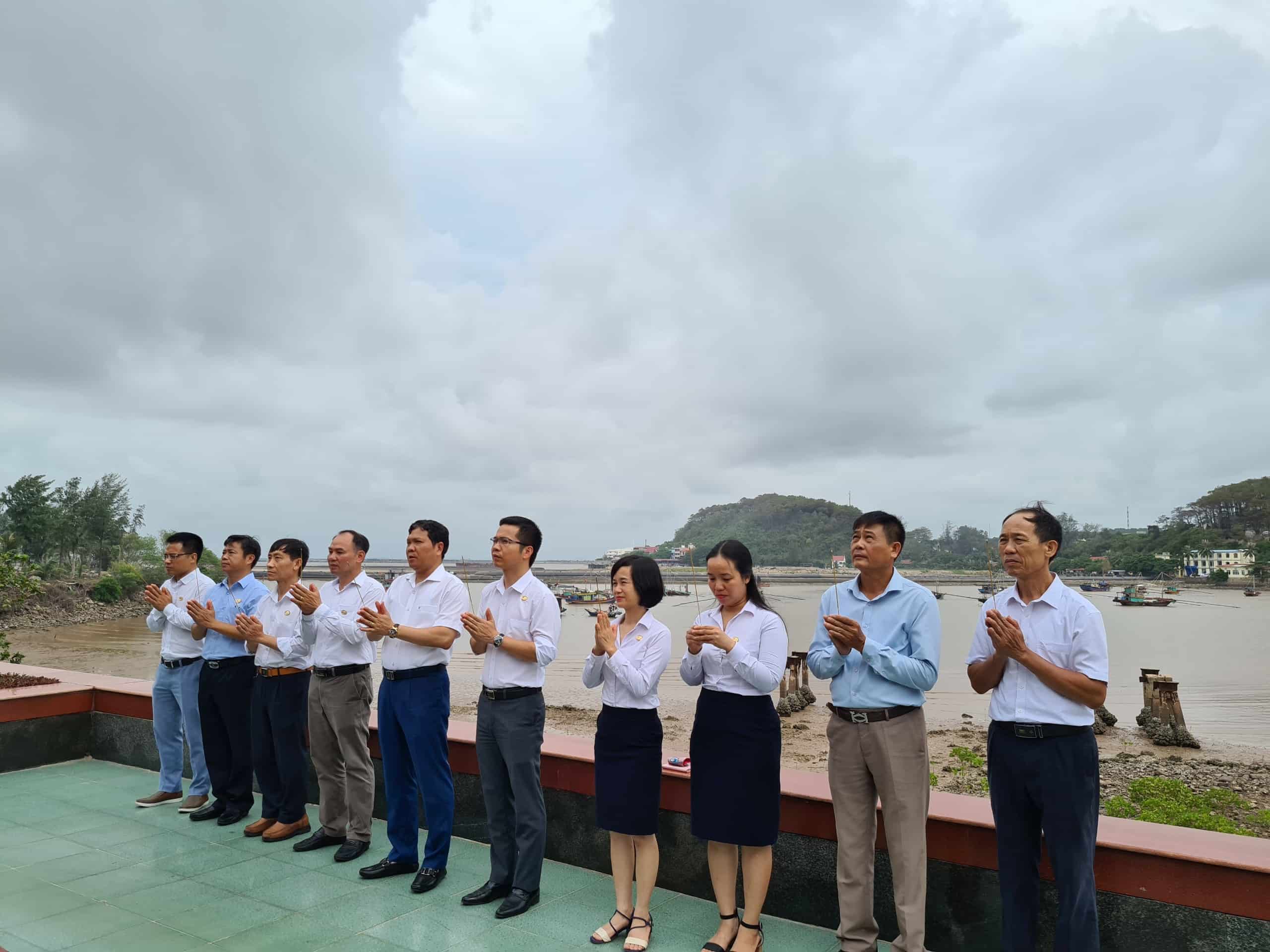 ASHICO THẮP HƯƠNG TRI ÂN CÁC ANH HÙNG LIỆT SỸ NHÂN KỈ NIỆM 73 NĂM NGÀY THƯƠNG BINH LIỆT SỸ