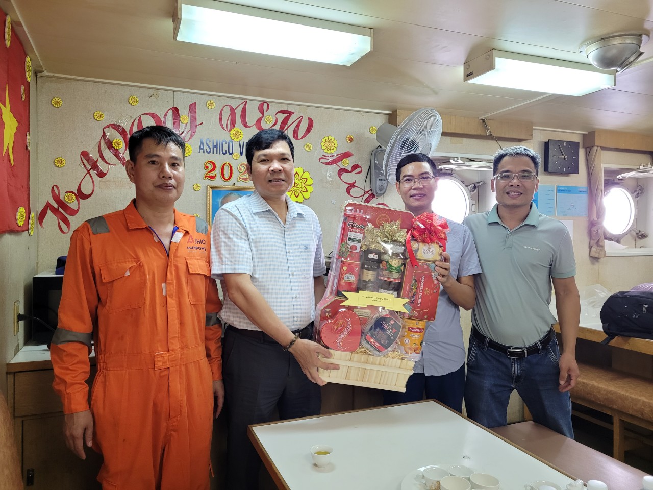 Tổng Giám đốc công ty ASHICO thăm tàu ASHICO VICTORIA